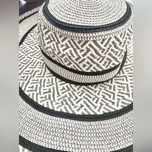 Wide Brim hat. 100% recycled :) White and Black Sun Hat